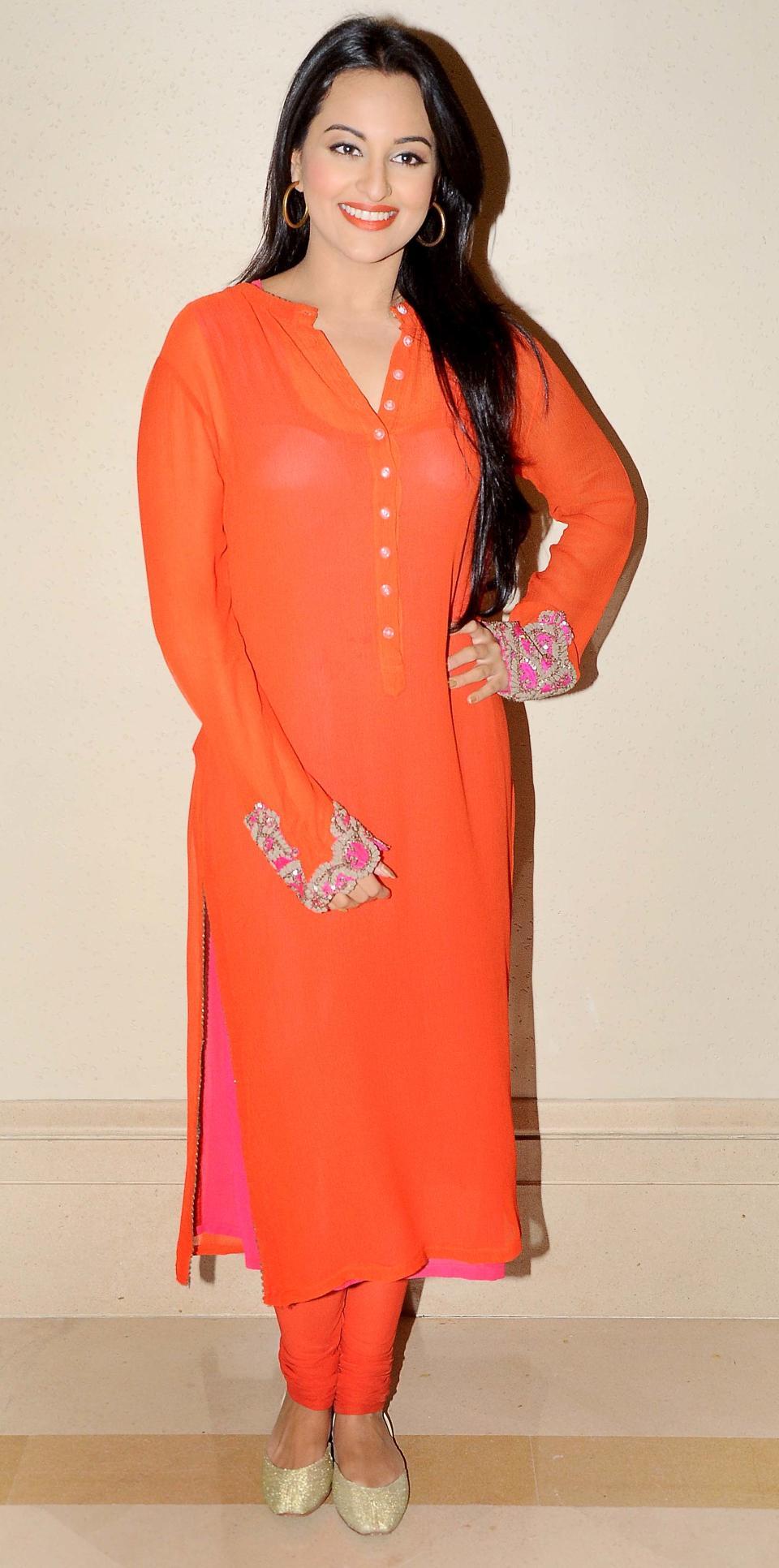 Ravishing in this straight orange with undertones of pink kurta and chooridaar is Sonakshi Sinha. What a perfect look for a menhendi.