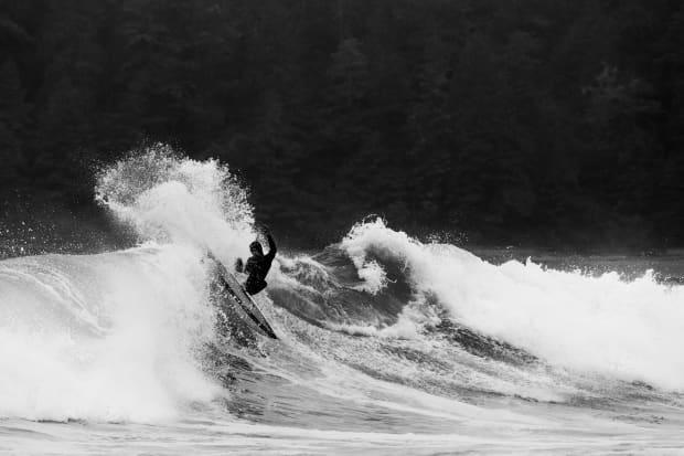 No one likes an end section more than Pete Devries, opting here to keep his board in the water and demonstrate the meaning of power surfing.
