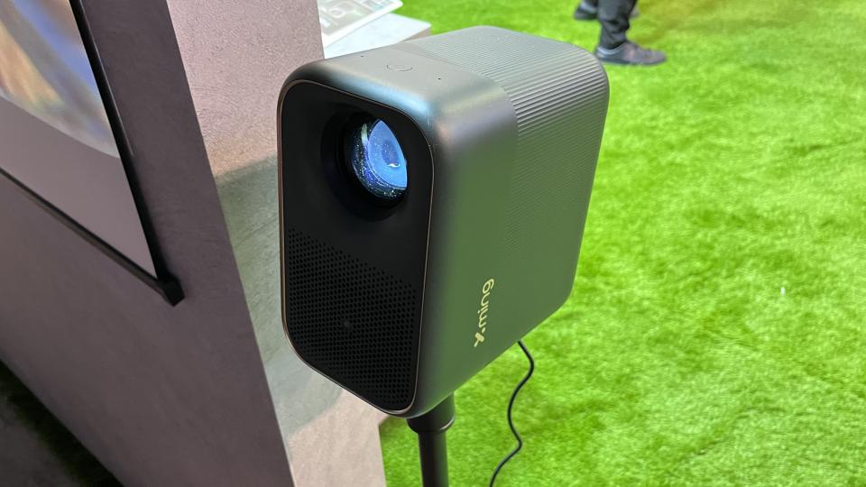 Xming Page One portable projector at CES