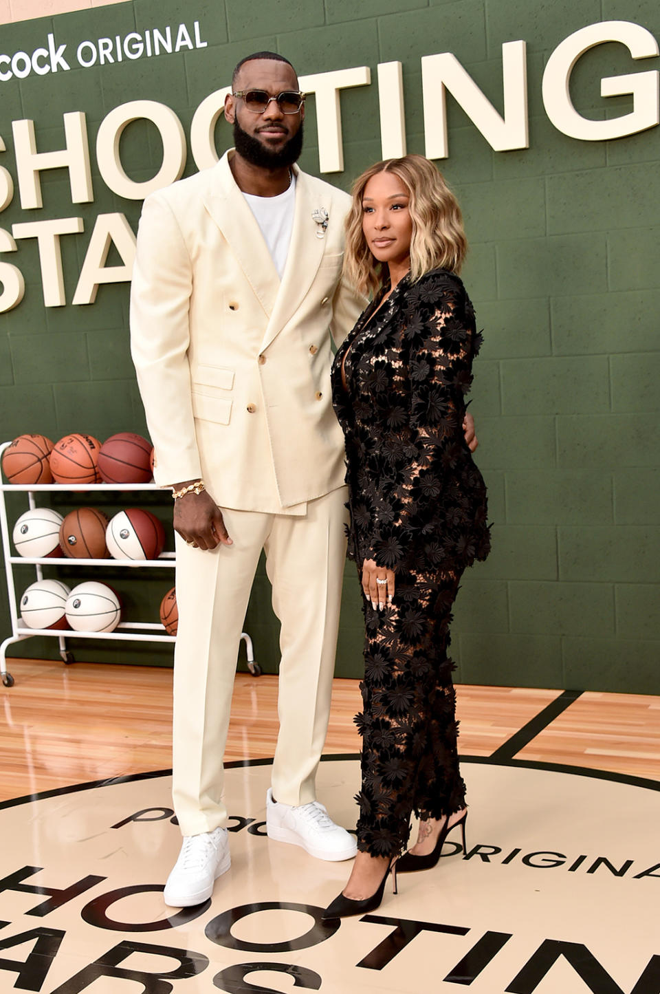 lebron james, savannah james shoe style, black slingback pumps, black pointy pumps, savannah james style