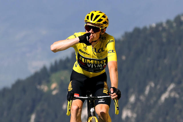 Tadej Pogacar wins stage, extends Tour de France lead