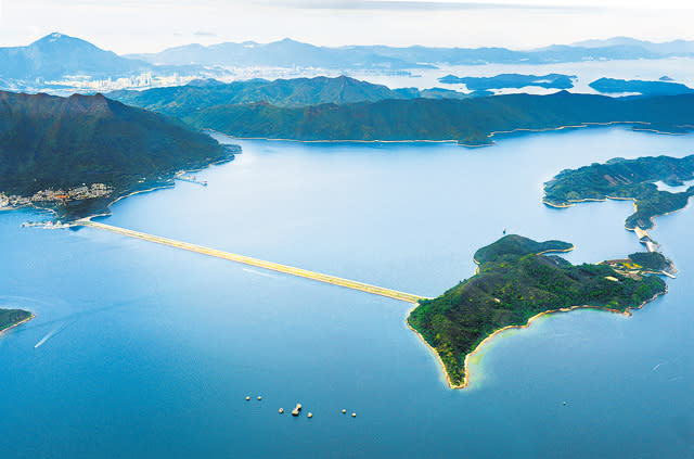 香港大學科斯產權研究中心昨發表「增闢新土地的長遠機制與策略報告」，建議政府可研究黎照昌的「船灣新市鎮」構思，將佔地1200公頃的船灣淡水湖部分填平。（政府新聞處圖片）