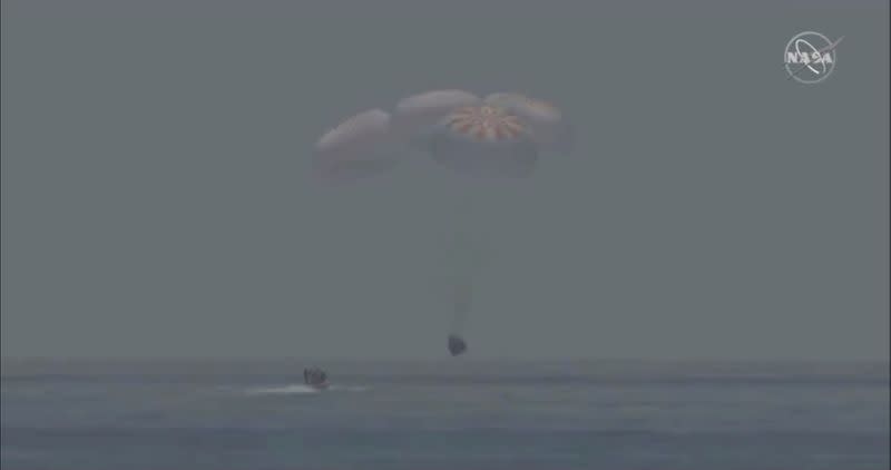 A capsule with NASA astronauts Robert Behnken and Douglas Hurley splashes down in the Gulf of Mexico