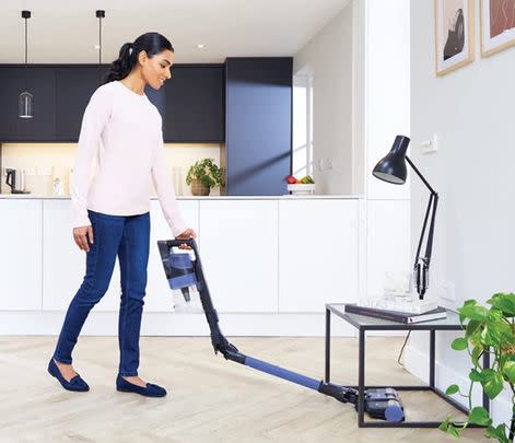 Looking for a lightweight cordless vacuum? This Shark anti-hair wrap stick vacuum cleaner currently has a huge 44% off