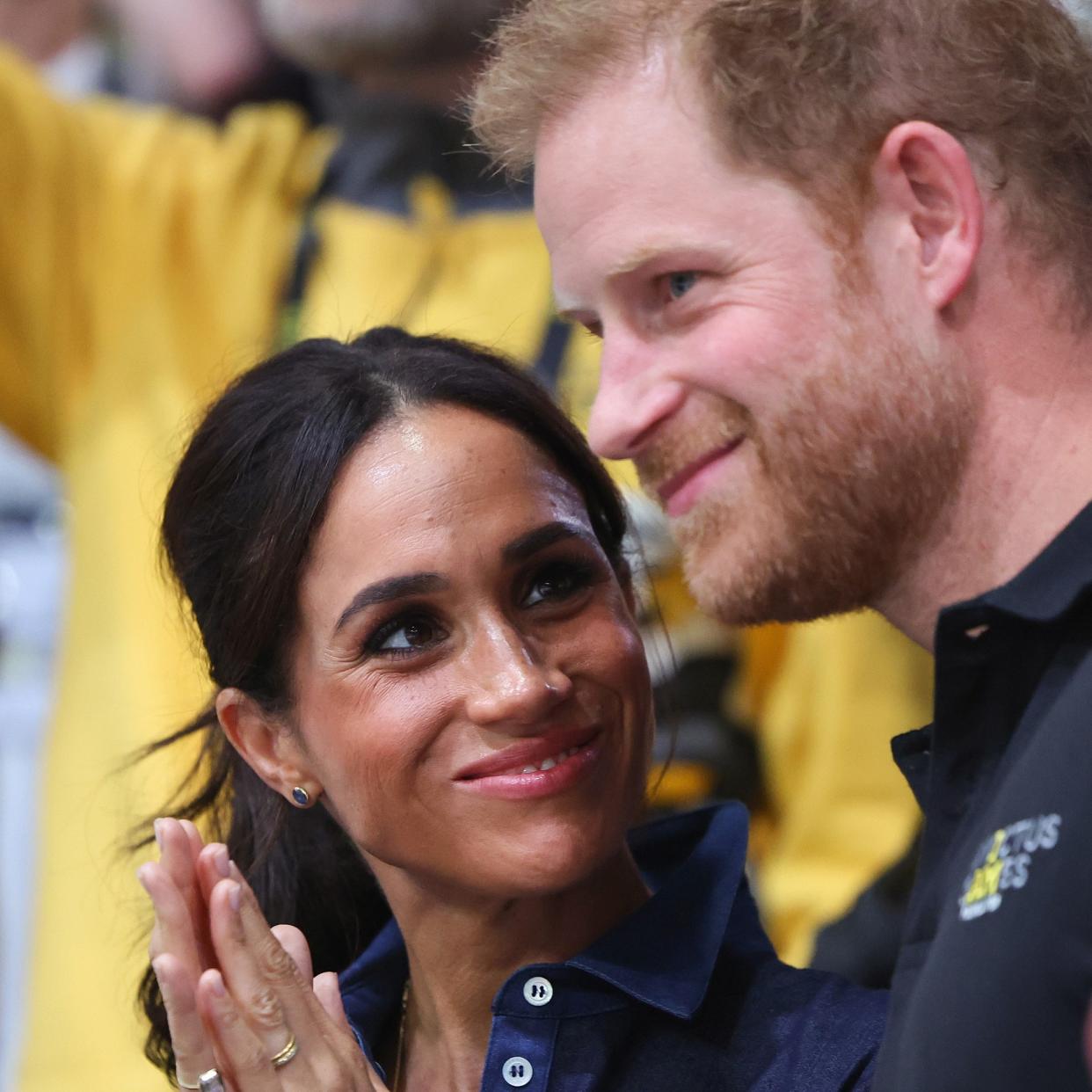  Prince Harry and Meghan Markle in love at the Invictus Games 2023. 