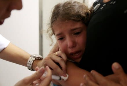 A health agent vaccinates a child during a campaign of vaccination against yellow fever in Sao Paulo, Brazil January 17, 2018. REUTERS/Leonardo Benassatto