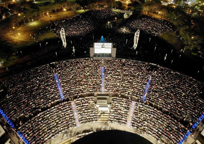 綠光劇團《人間條件一》臺中圓滿戶外劇場演出，現場吸引2萬5千人。（綠光劇團提供）