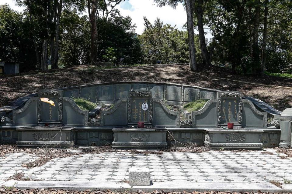 The grave of Chung Thye Phin is pictured near Lebuhraya Halia in Penang March 2, 2022. — Picture by Sayuti Zainudin