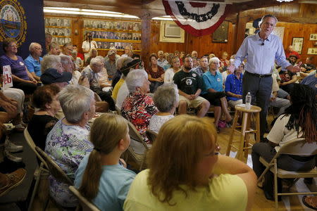 U.S. Republican presidential candidate Jeb Bush answers a question from the audience during a campaign town hall meeting in Laconia, New Hampshire September 3, 2015. REUTERS/Brian Snyder