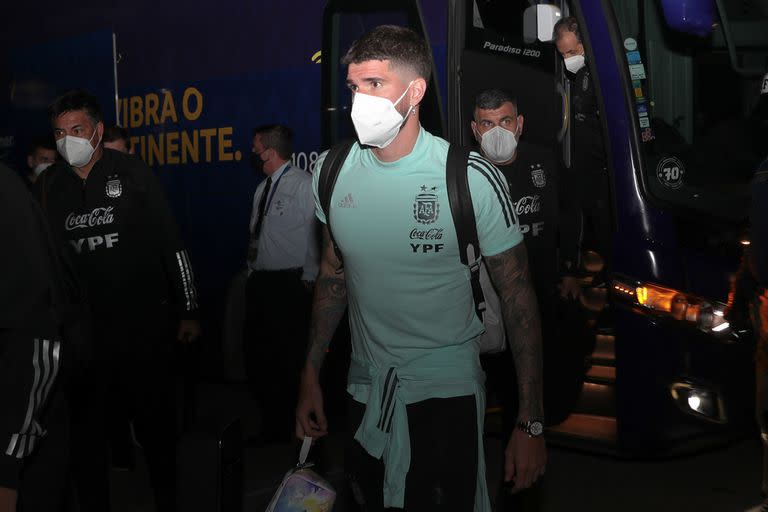 Rodrigo De Paul, uno de los titulares para Scaloni, en la llegada de la Selección Argentina a Brasil