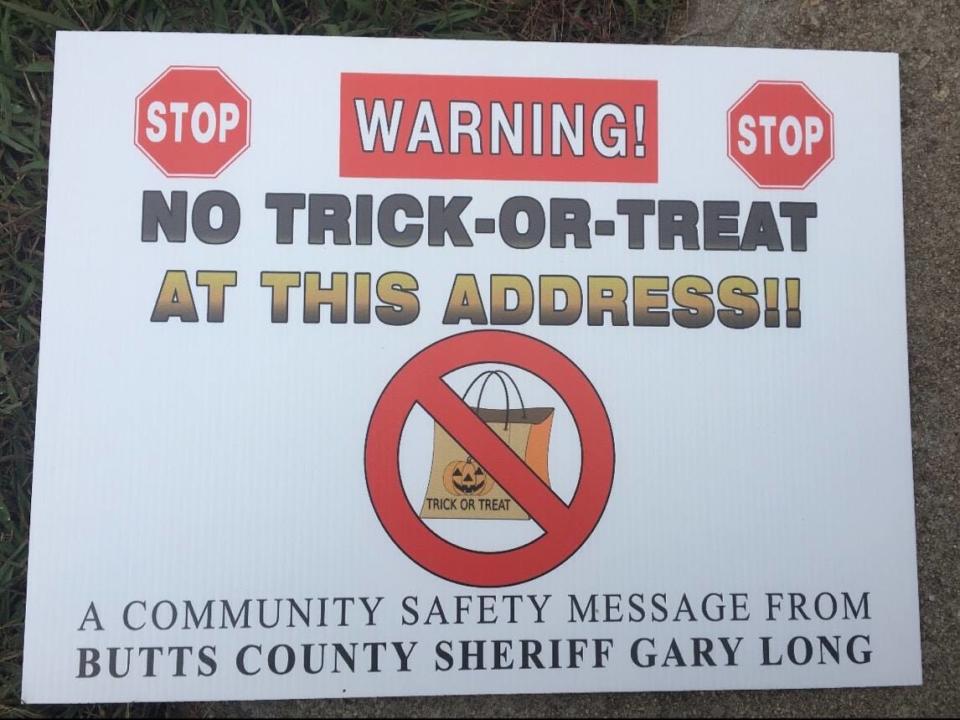 A police department in Jackson, Ga., is placing signs in front of homes belonging to registered sex offenders to warn trick-or-treaters to avoid them. (Photo: Butts County Sheriff’s Office)