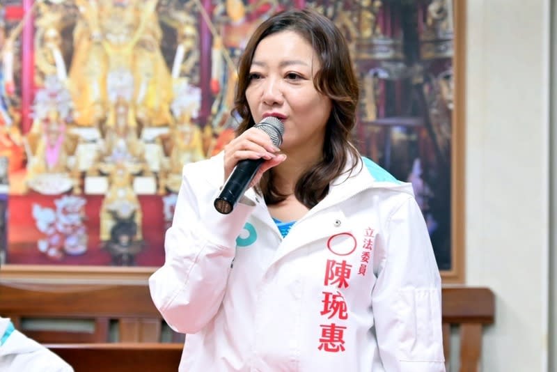 宜蘭縣立委選舉  民眾黨陳琬惠加入戰局 宜蘭縣立委選舉，民眾黨徵召不分區立委陳琬惠 （中）參選，讓原本藍綠對決情勢呈現三強競逐。 （陳琬惠競選總部提供） 中央社記者沈如峰宜蘭縣傳真  112年12月14日 