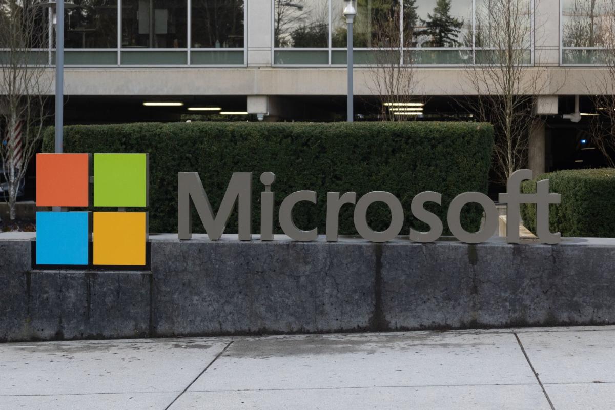 Microsoft Plunges on Forecast for Lackluster Azure Growth