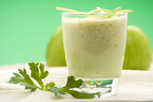 ¿Qué tal un jugo de manzana con apio? / Foto: Thinkstock