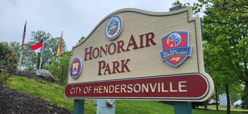 The City of Hendersonville honored the Blue Ridge Honor Flight program started by Jeff Miller in 2005 on April 27 with a new sign at the south end of Main Street. The flights take veterans to Washington, D.C. to see the war memorials.