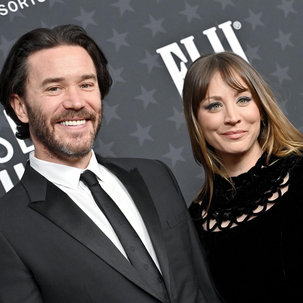  Tom Pelphrey and Kaley Cuoco attend the 28th Annual Critics Choice Awards at Fairmont Century Plaza on January 15, 2023 in Los Angeles, California 