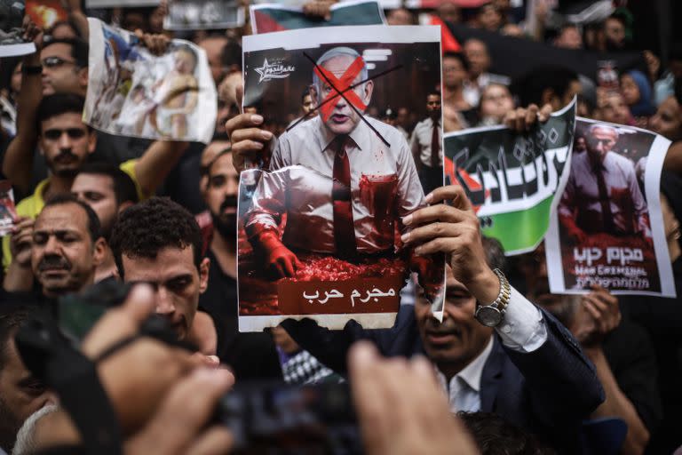 Una manifestación contra Israel frente al sindicato de periodistas egipcios, tras una devastadora explosión en el Hospital Ahli Arab en la Franja de Gaza que causó la muerte de cientos de personas. 