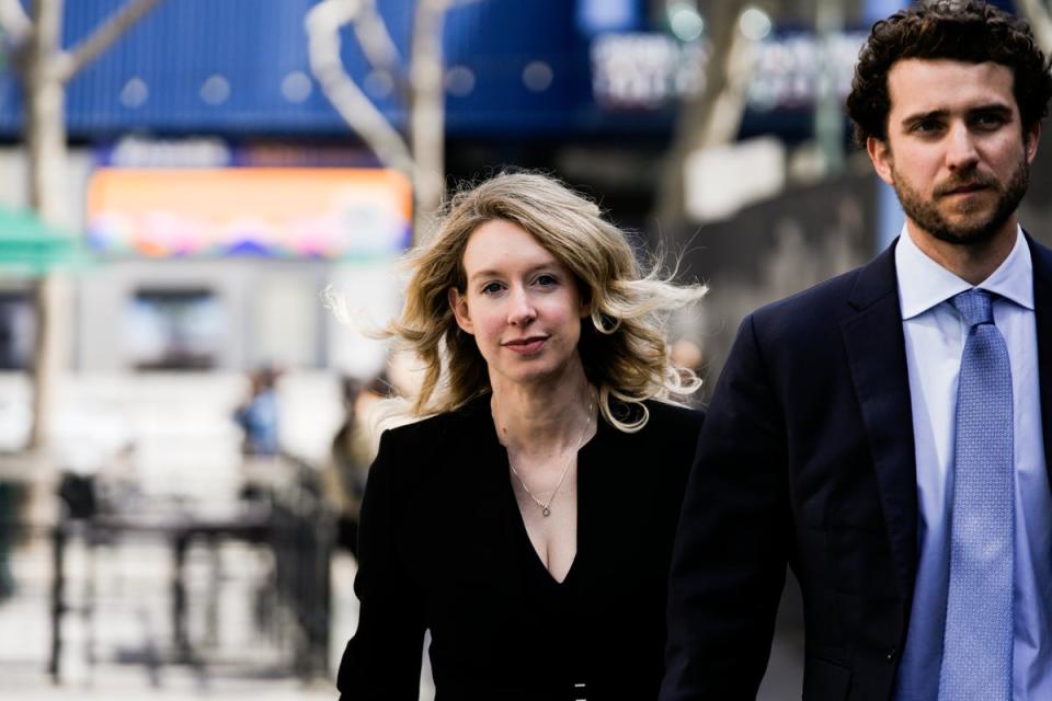 Former Theranos CEO Elizabeth Holmes alongside her boyfriend Billy Evans, walks back to her hotel following a hearing at the Robert E Peckham US Courthouse on 17 March, 2023 in San Jose, California. (Getty Images)