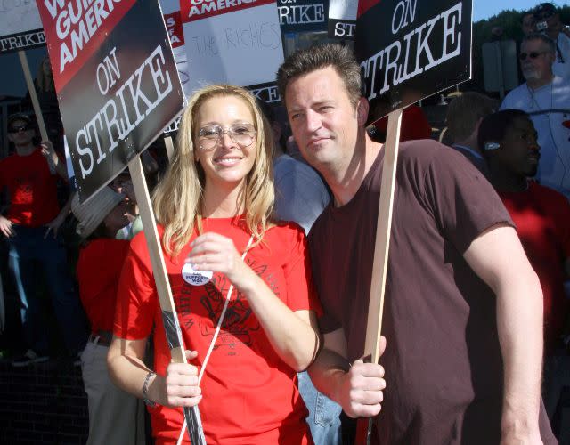 UNIVERSAL CITY, CA – NOVEMBER 13: Actors Lisa Kudrow and Matthew Perry picket in support of the Writers Guild of America which is currently on-strike for increased residuals from film and television profits in front of the Universal Studios Lot November 13, 2007 in Universal City, California. (Photo by Matthew Simmons/Getty Images)