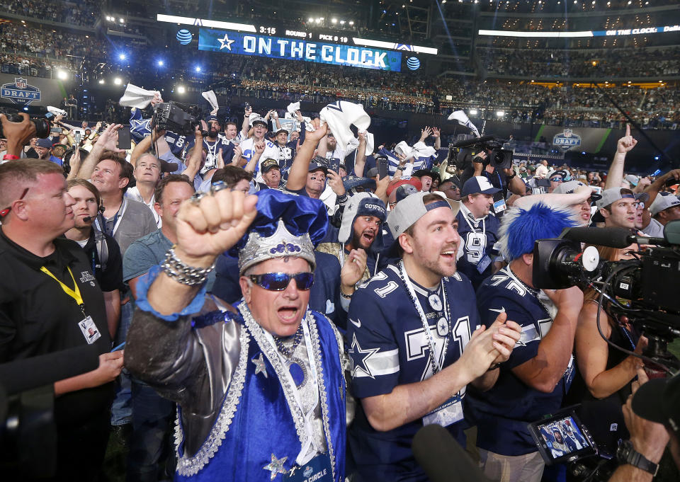 Dallas Cowboys fans cheer during the first round of the 2018 NFL draft. (AP Photo/Michael Ainsworth)