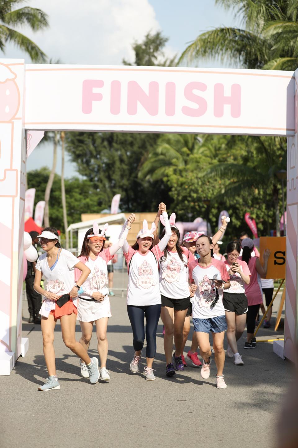 Participants of the My Melody Run crossing the finish line at Palawan Green. (PHOTO: Pink Apple)