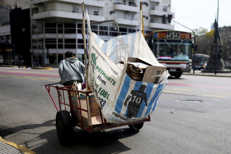 Organizaciones que agrupan a cartoneros y asociaciones civiles que asisten a personas que viven en situación de calle, dos de las comunidades que suelen aprovechar los materiales que vecinos porteños descartan, cuestionaron el texto del proyecto