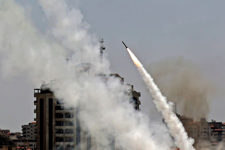 Medio Oriente: Los misiles disparados hasta ahora desde Gaza son relativamente toscos comparados con los que según los expertos podrían tener escondidos - Créditos: @MOHAMMED ABED