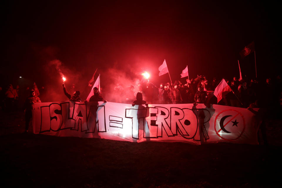 Protesters carry Polish flags and banners during the 2017 independence rally. (Photo: Agencja Gazeta / Reuters)