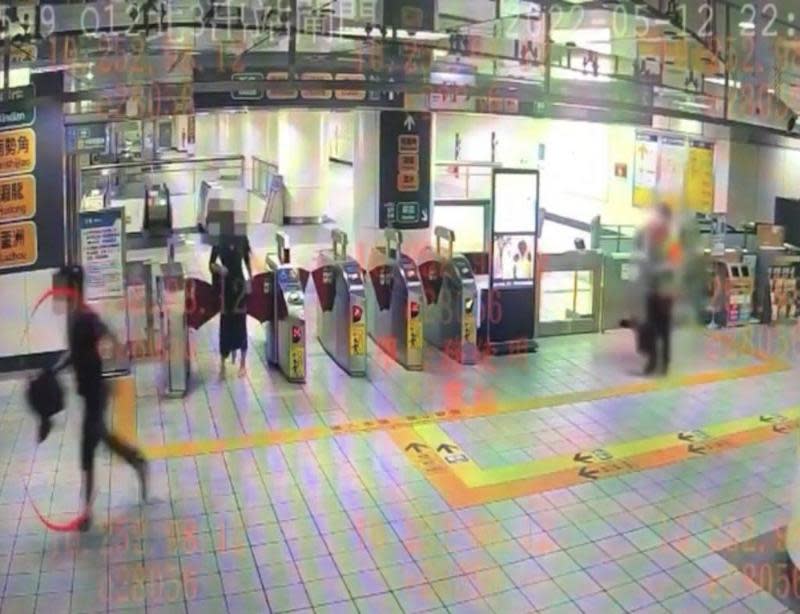 一名30歲男工程師在松江南京站偷拍裙底，被抓包後遁逃。（北市捷警隊提供）
