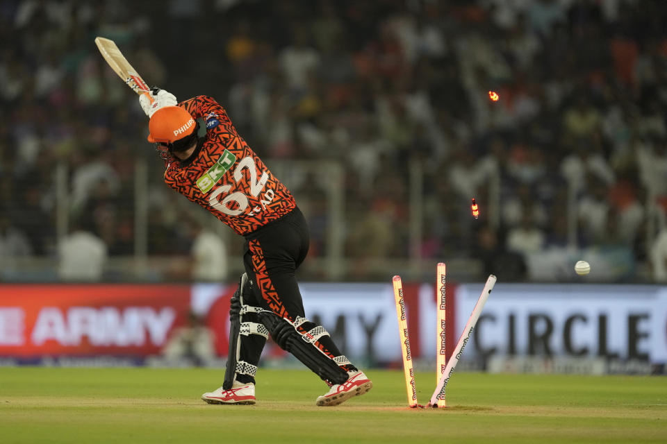 Sunrisers Hyderabad's Travis Head is bowled out by Kolkata Knight Riders' Mitchell Starc during the Indian Premier League qualifier cricket match between Kolkata Knight Riders and Sunrisers Hyderabad in Ahmedabad, India, Tuesday, May 21, 2024. (AP Photo/Ajit Solanki)