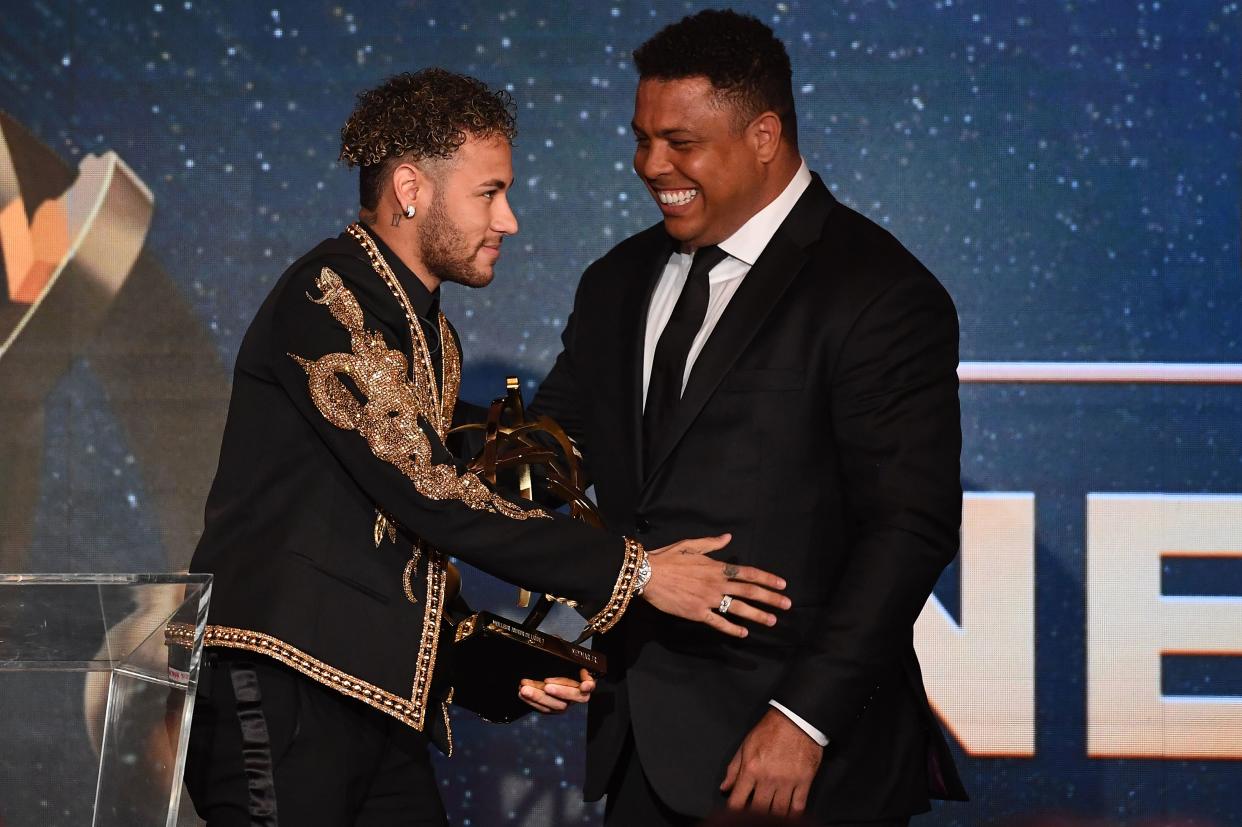 Neymar y Ronaldo coinciden en la entrega del premio de mejor jugador de la liga francesa el 13 de mayo de 2018. | Foto: AFP/Getty