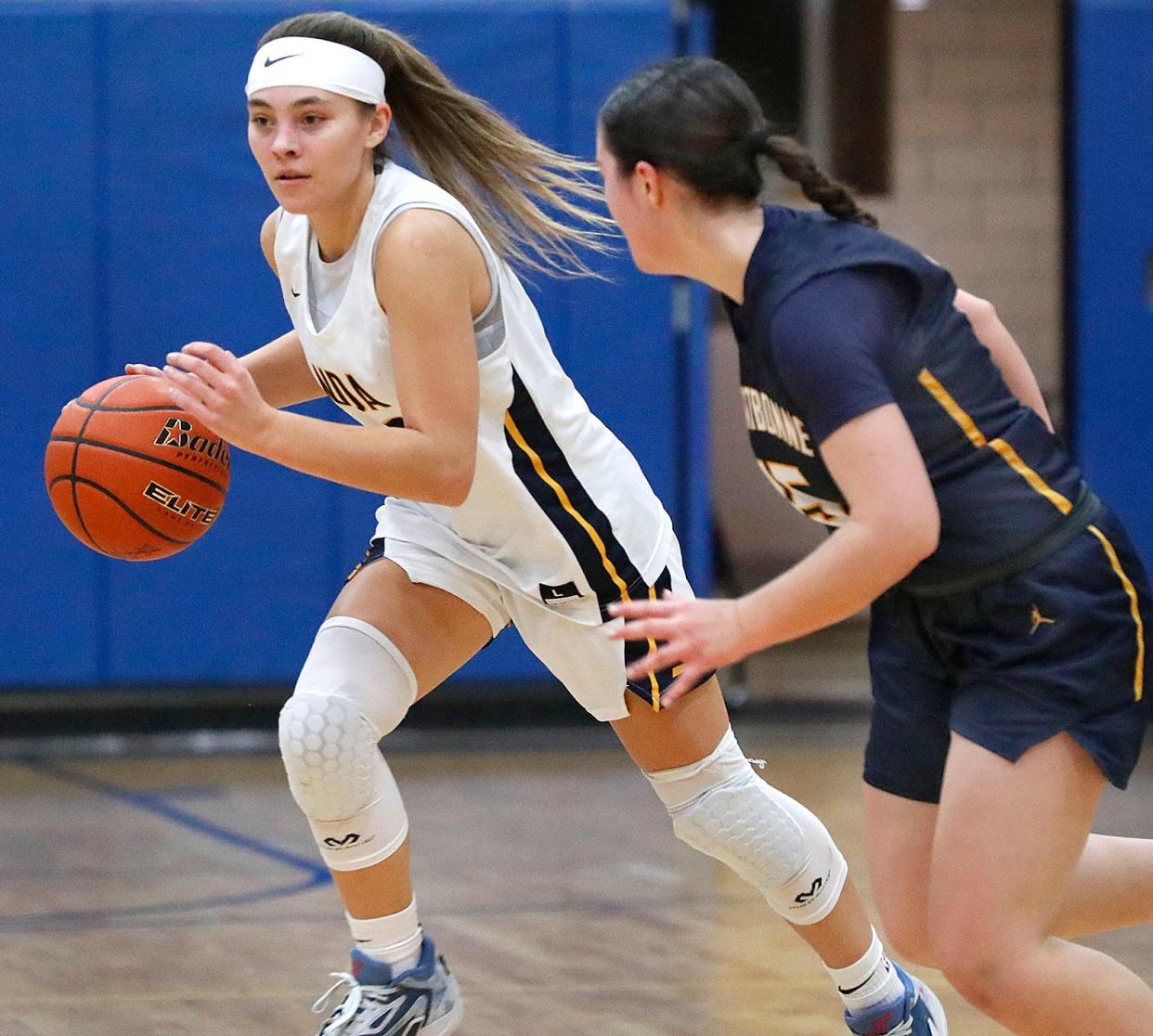 Ava Orlando cuts to the basket under pressure from Ava Donaghue a Fontbonne guard.
Notre Dame Hingham hosts Fontbonne Academy Milton in girls basketball on Friday Jan. 12, 2024