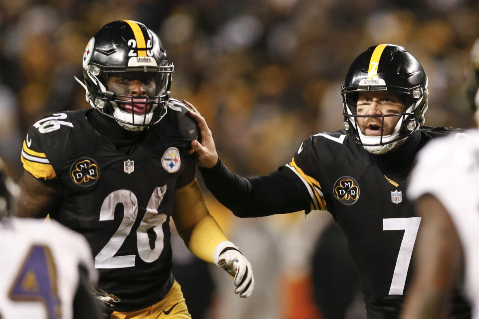 Le’Veon Bell sent a curious tweet Monday, saying “fairwell” to Miami, where he has largely resided since his holdout over a contract dispute with the Steelers. (AP)