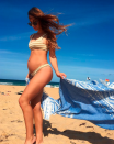 <p>Krystal shows off her growing bump at 17 weeks, captioning the pic, "Happy Holidays".</p>