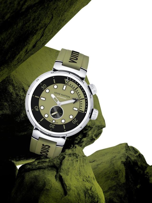 LOUIS VUITTON Tambour Street Diver, Automatic, 44mm, Steel Green. Size