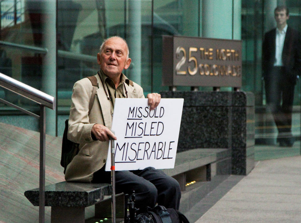 A protestor sits outside the Financial Services Authority offices in 2009 after losing £25,000 in the collapse of Lehman Brothers (REUTERS/Kevin Coombs/File Photo)