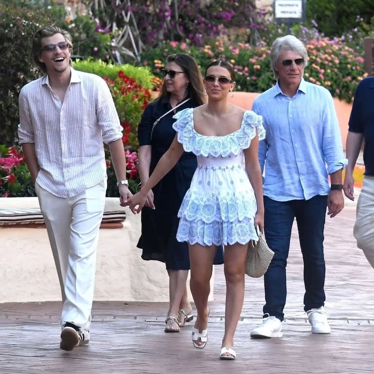 Millie y Jake en Cerdeña junto a Bon Jovi y Dorothea