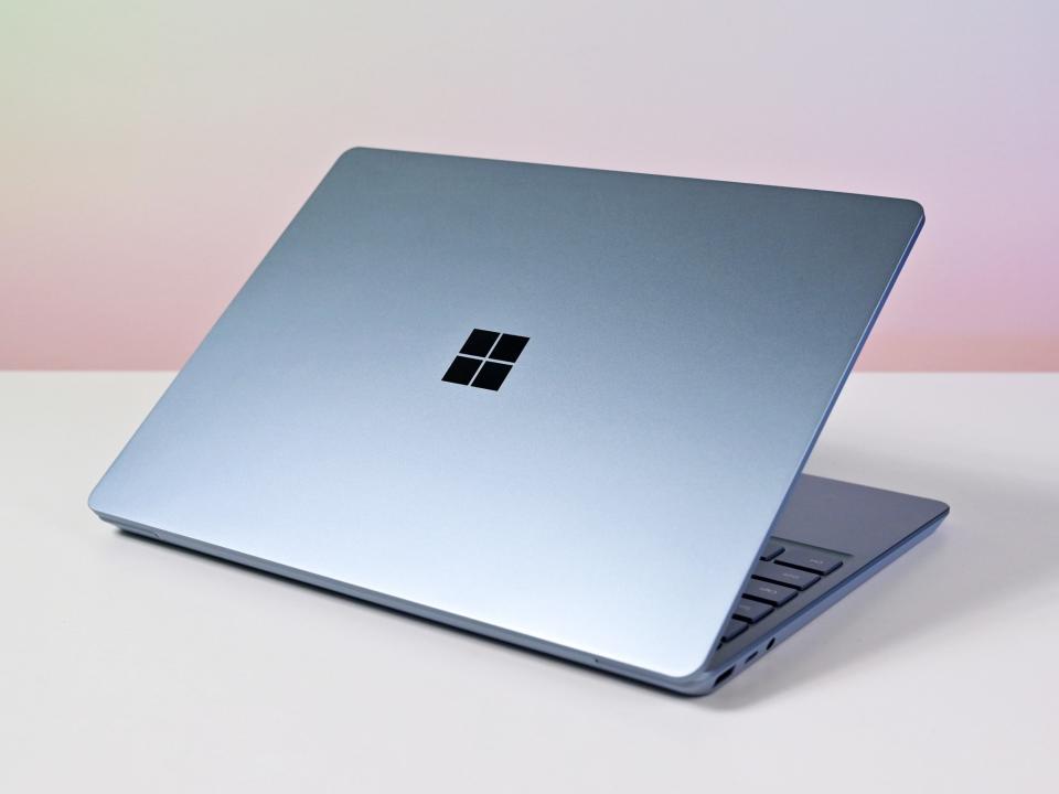 Surface Laptop Go Surface Logo