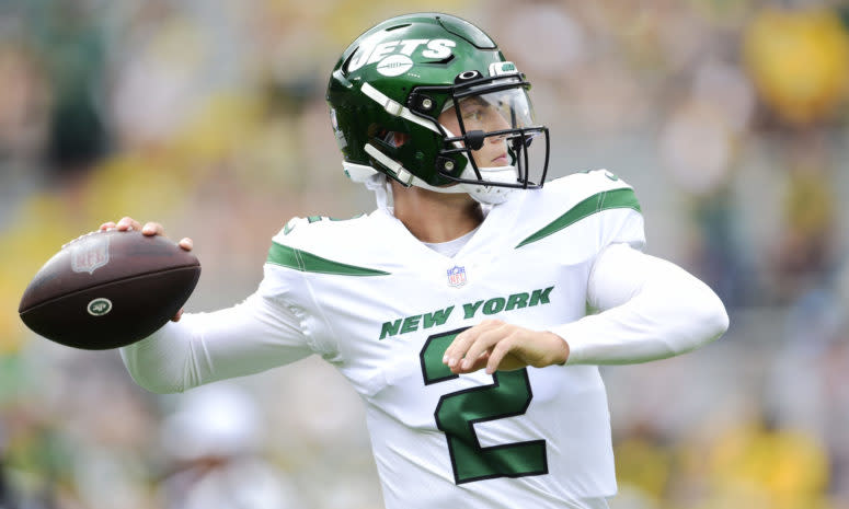 Zach Wilson warms up for the Jets.