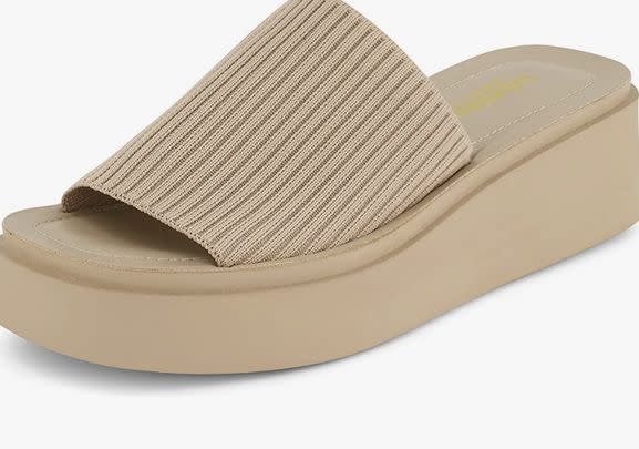 These Cushionaire platform sandals have TikTok users obsessed