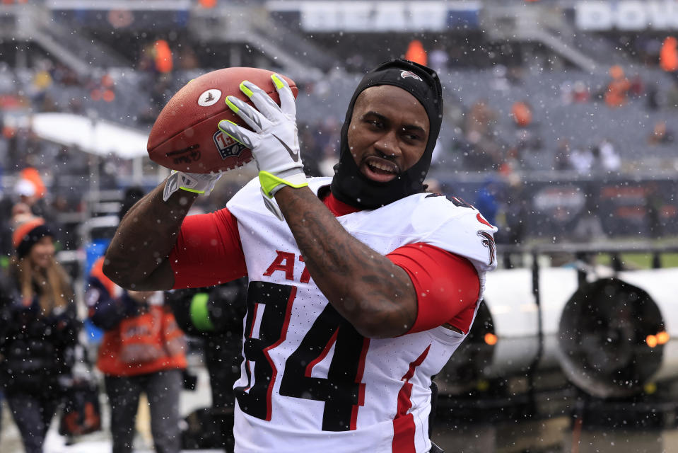 CHICAGO, ILLINOIS - DECEMBER 31: Cordarrelle Patterson #84 of the Atlanta Falcons interacts with fans prior to the game against the Chicago Bears at Soldier Field on December 31, 2023 in Chicago, Illinois. (Photo by Justin Casterline/Getty Images)