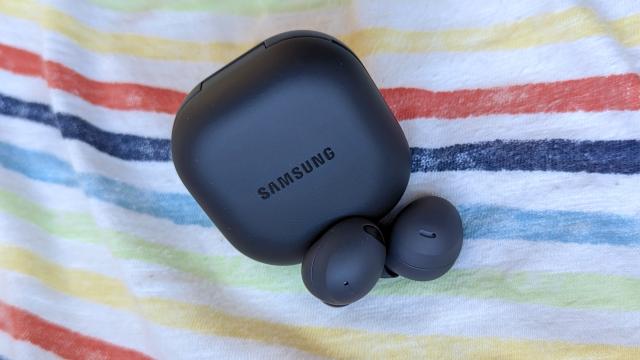 Galaxy Buds update brings AI translation and more