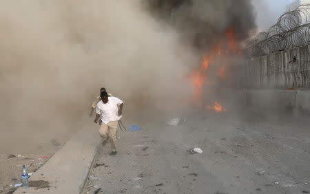 Somali security officers run from the scene of an explosion in Mogadishu, Somalia November 9, 2018. REUTERS/Feisal Omar