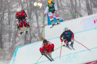 <p>À la sortie de l’épreuve de skicross, la Canadienne Kelsey Serwa prend la première place, devant l’Autrichienne Katrin Ofner, la Suisse Sanna Luedi et la Russe Anastasia Chirtcova. (Crédit : Getty Images) </p>