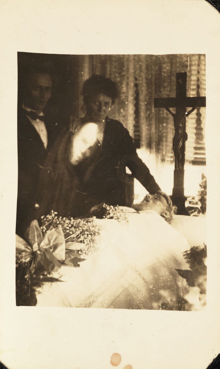 Spirit Photography (1922)