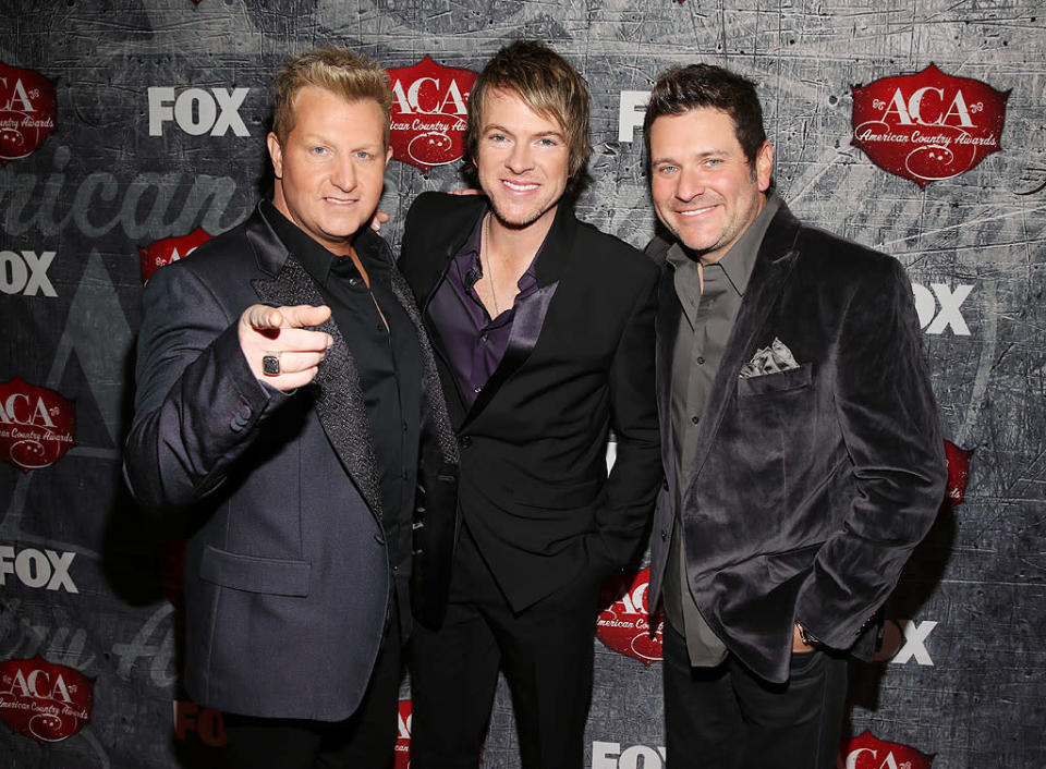 The men of Rascal Flatts – (L to R) Gary LeVox, Joe Don Rooney, and Jay DeMarcus – must have color coordinated beforehand because the trio all opted for black and gray (except for singer LeVox who added a pop of sparkle to his lapel). The “Banjo” singers are set to perform at the Mandalay Bay for the American Country Awards.