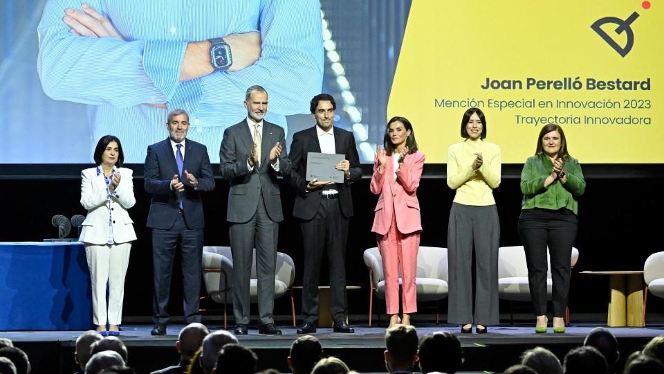 Letizia on stage with people