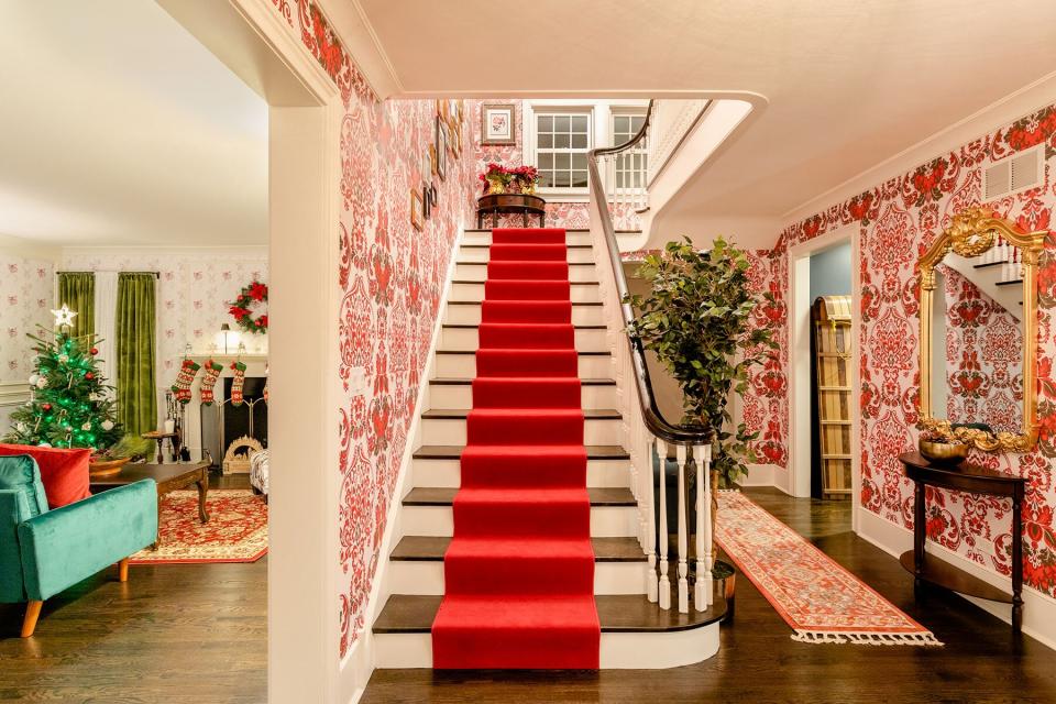 The entry way inside of the Home Alone Airbnb