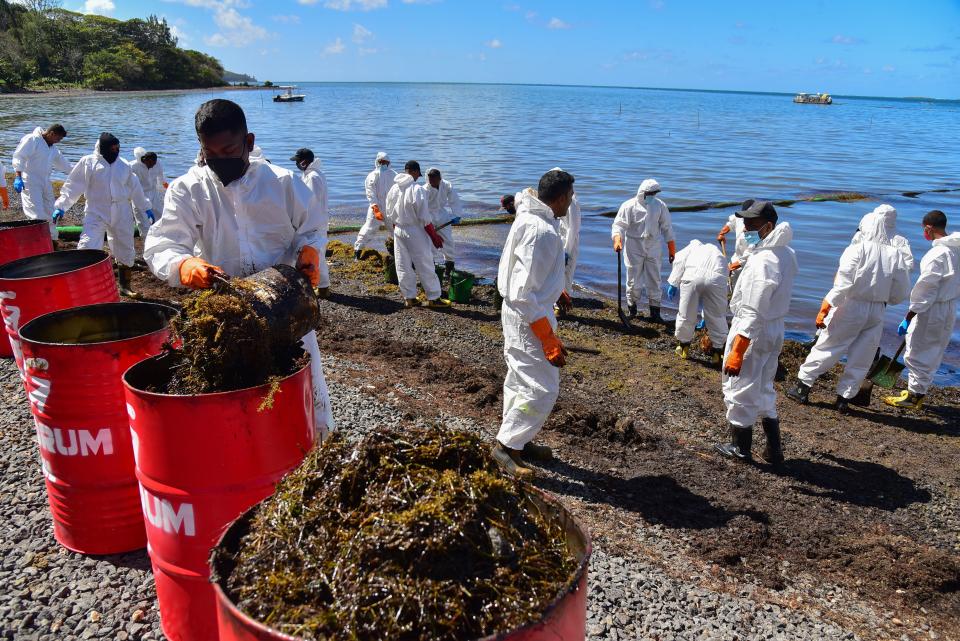 MAURITIUS-ENVIRONMENT-DISASTER-OIL