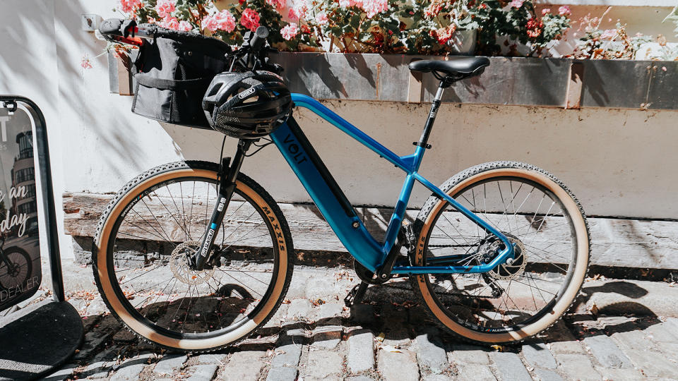 Volt Alpine bike with flowers in window box behind